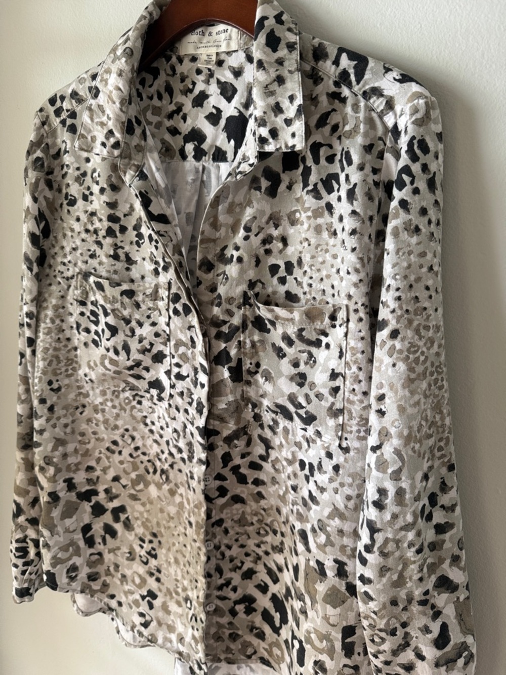 Anthropologie cloth and stone tencel soft leopard print button down blouse top